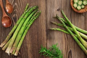 Bottes d'asperges vertes fraîches bienfaits nutrition printemps