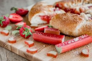 Tiges de rhubarbe fraîches bienfaits nutritionnels santé digestion