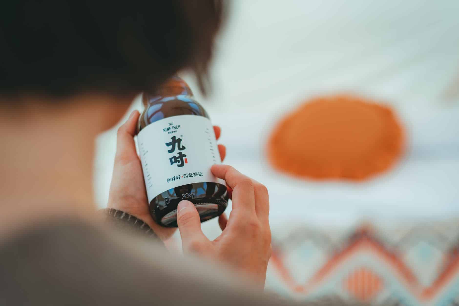 Lecture étiquette kombucha pour vérifier le taux d alcool