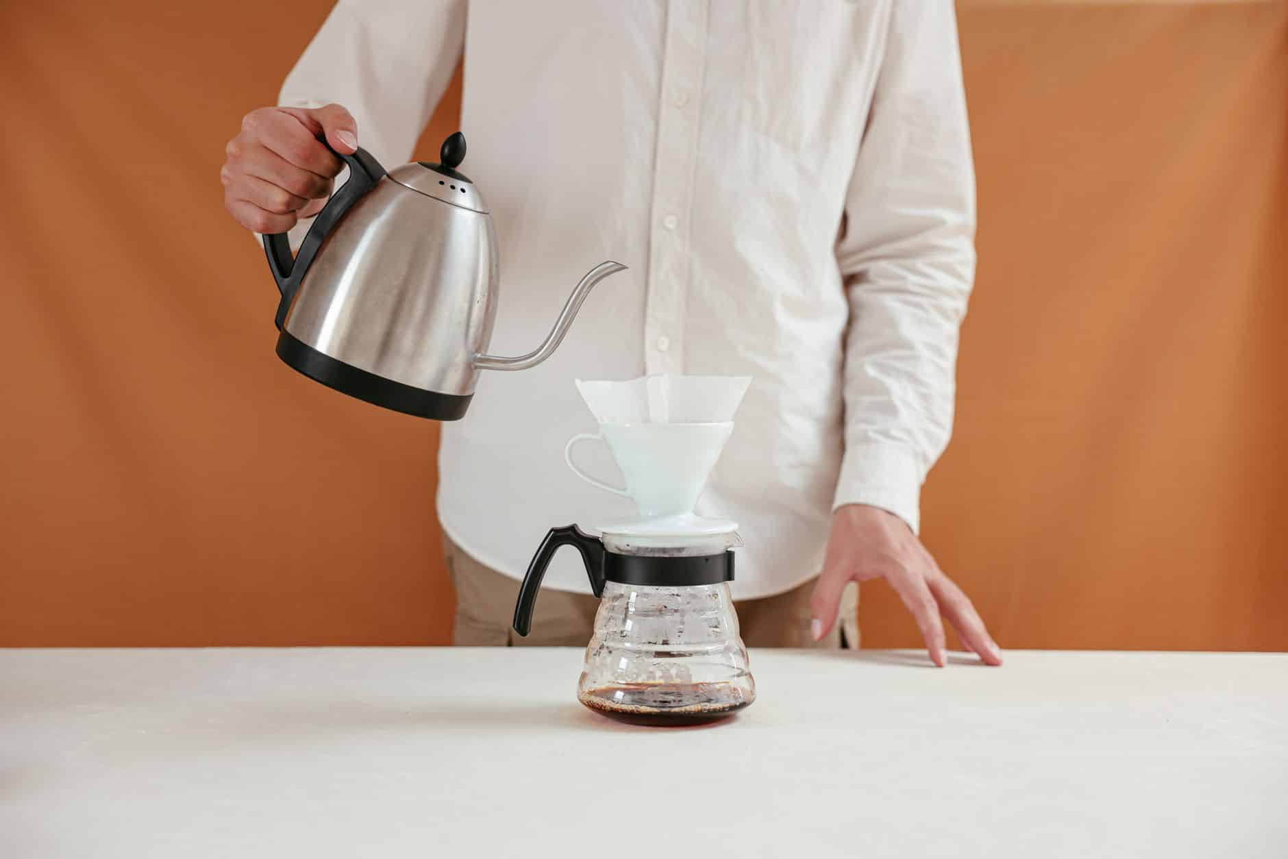 Technique du premier lavage sur feuilles de thé en gaiwan