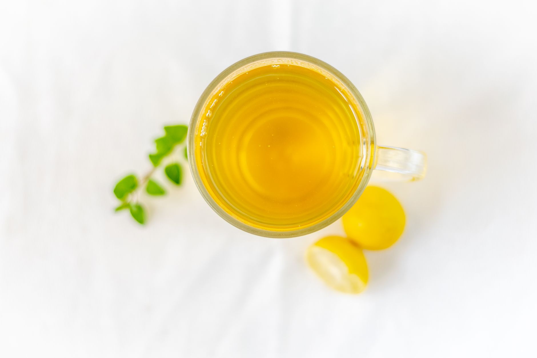 Boisson diurétique naturelle au pissenlit et citron