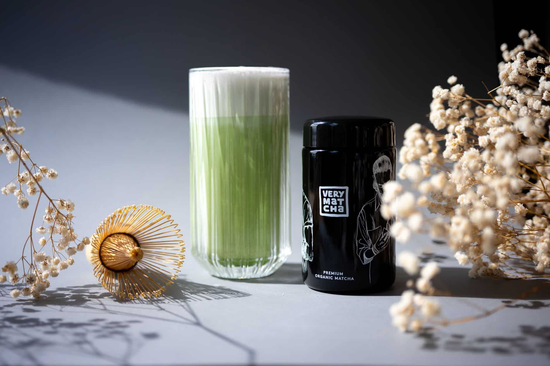 Comparatif chasen bambou blanc doré et noir pour matcha