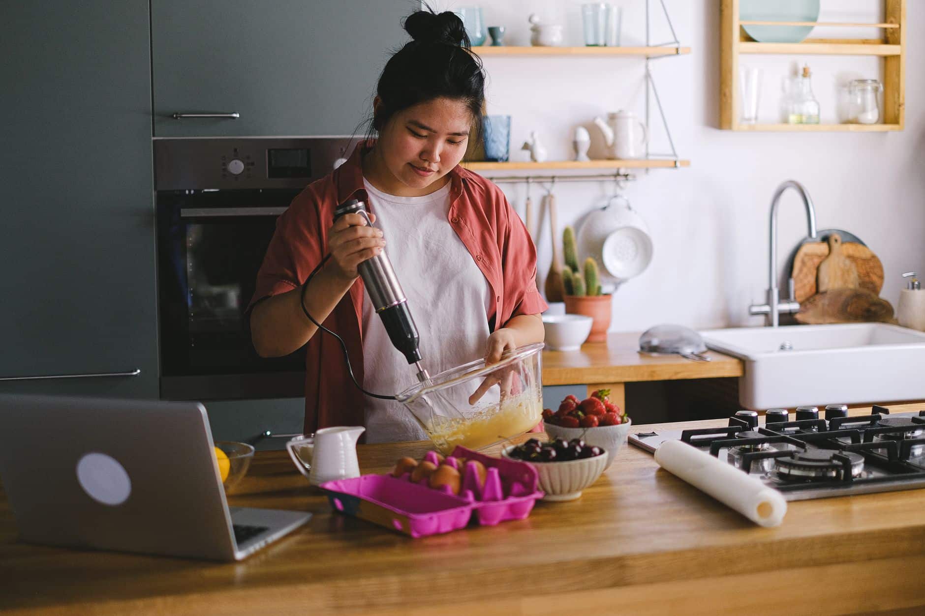 Comparatif de mixeurs professionnels posés sur plan de travail inox cuisine CHR