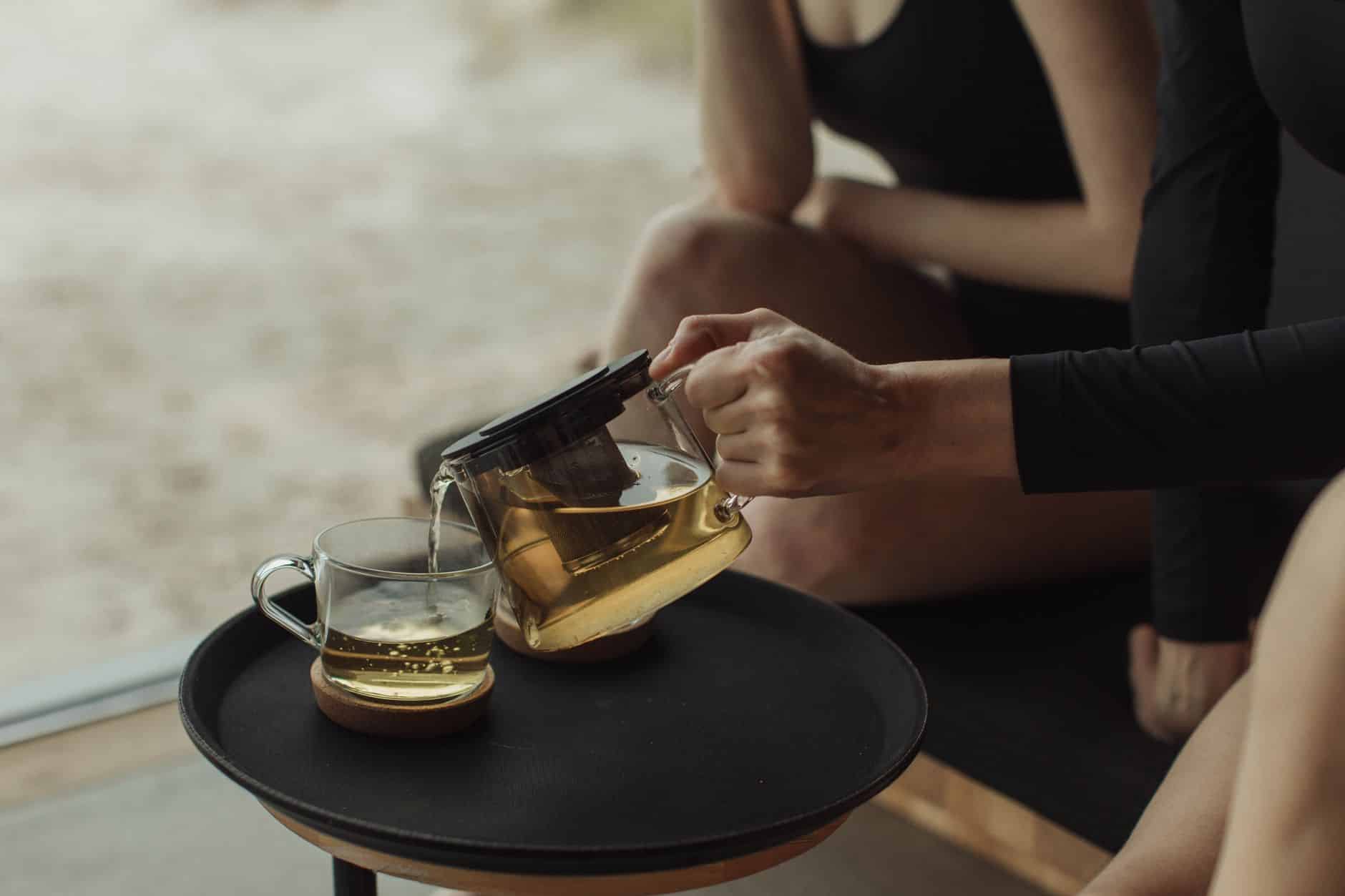 Préparation d'une infusion de rooibos sans caféine pour femme enceinte